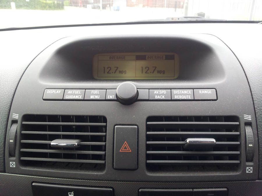 Toyota Avensis T3-X centre-air-vent